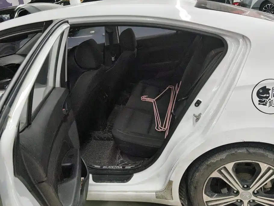 Hyundai Elantra — миниатюра 11