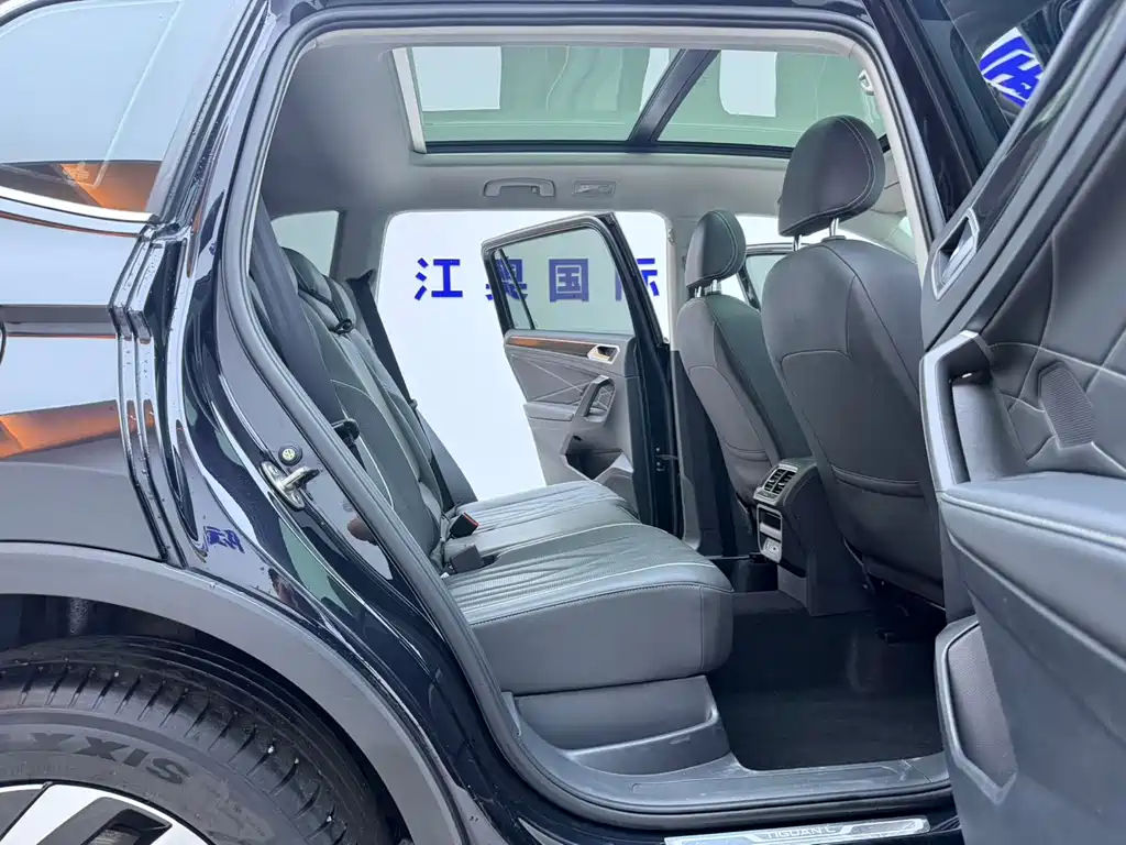 Volkswagen Tiguan L — миниатюра 17