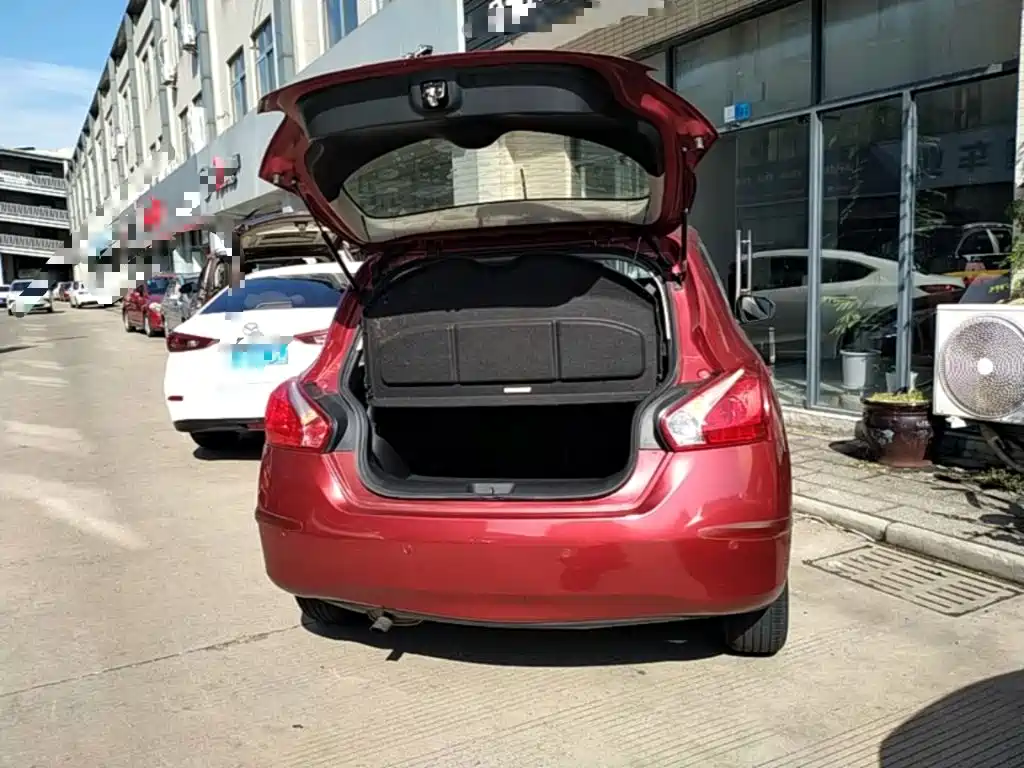Nissan Tiida — миниатюра 19