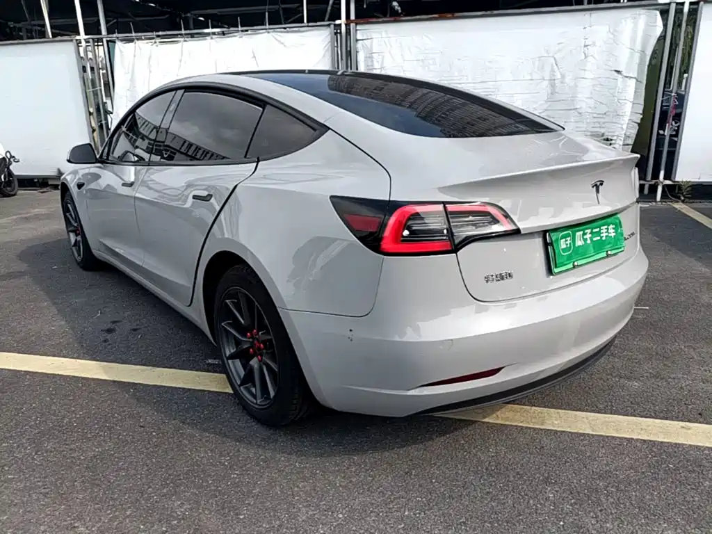 Tesla Model 3 — миниатюра 5