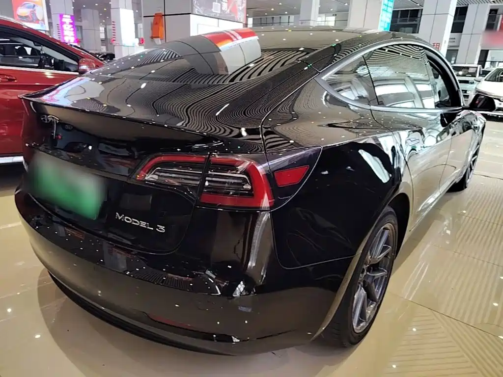 Tesla Model 3 — миниатюра 7
