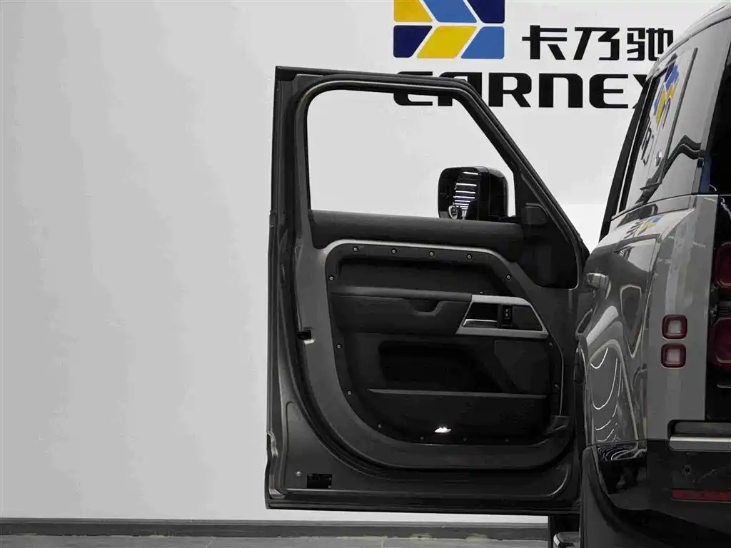 Land Rover Defender — миниатюра 7