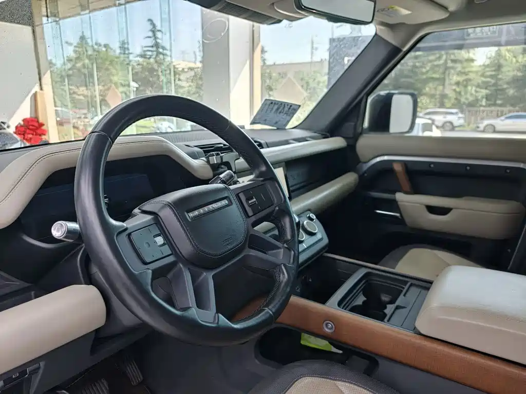Land Rover Defender — миниатюра 3