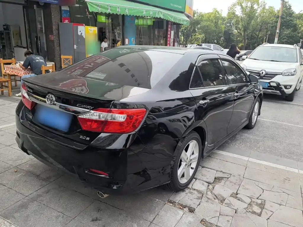 Toyota Camry — миниатюра 7