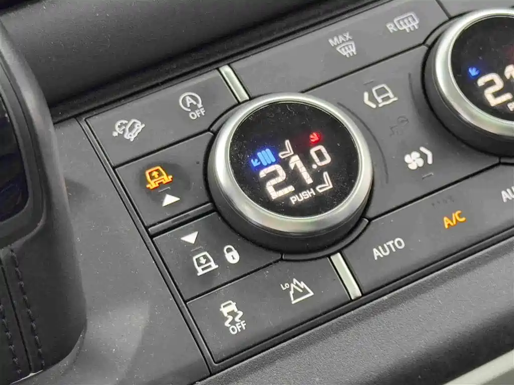 Land Rover Defender — миниатюра 17