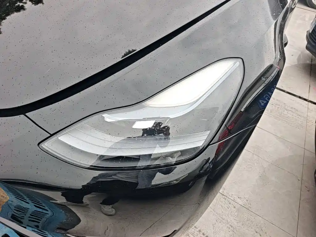 Tesla Model Y — миниатюра 24