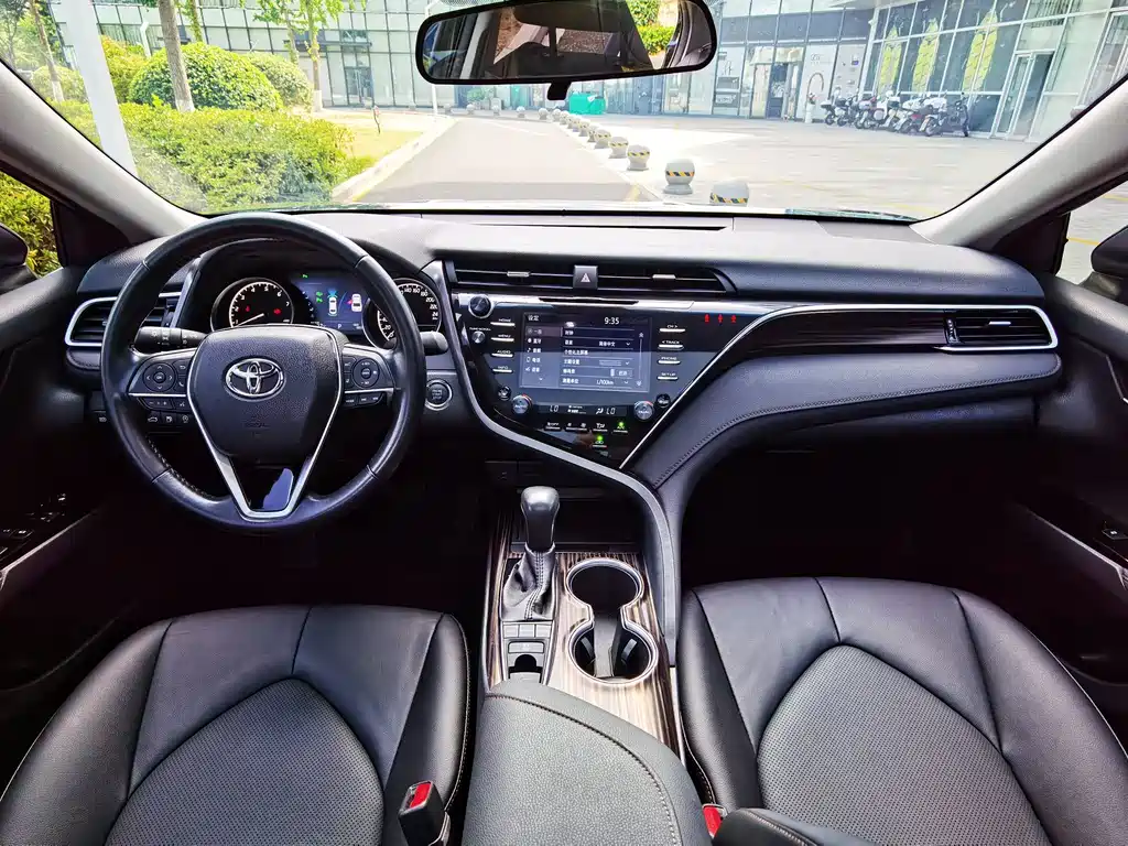 Toyota Camry — миниатюра 12