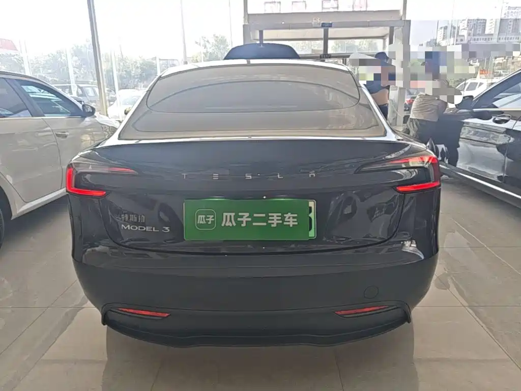 Tesla Model 3 — миниатюра 6