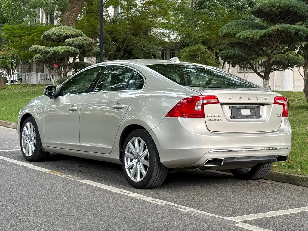 Volvo S60 PHEV — миниатюра 4