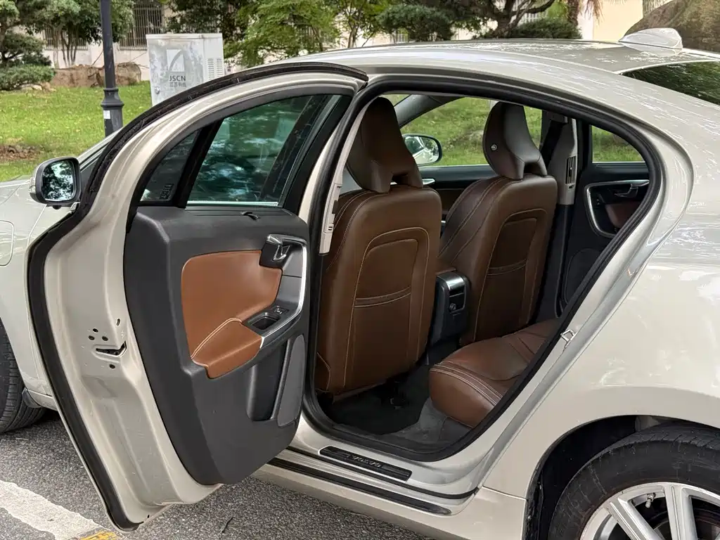 Volvo S60 PHEV — миниатюра 25