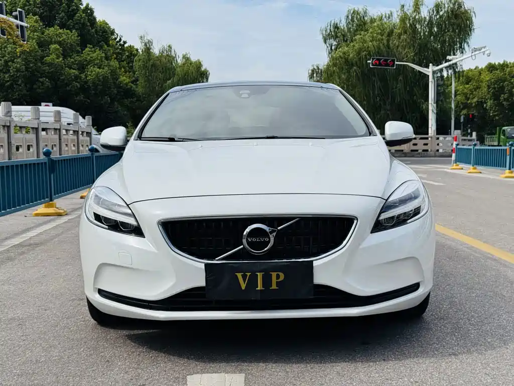 Volvo V40 — миниатюра 2