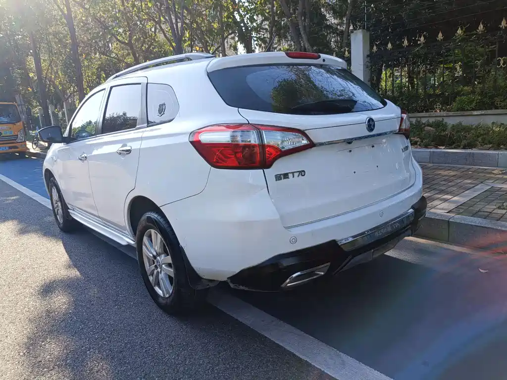 Venucia T70 2015 2.0L MT