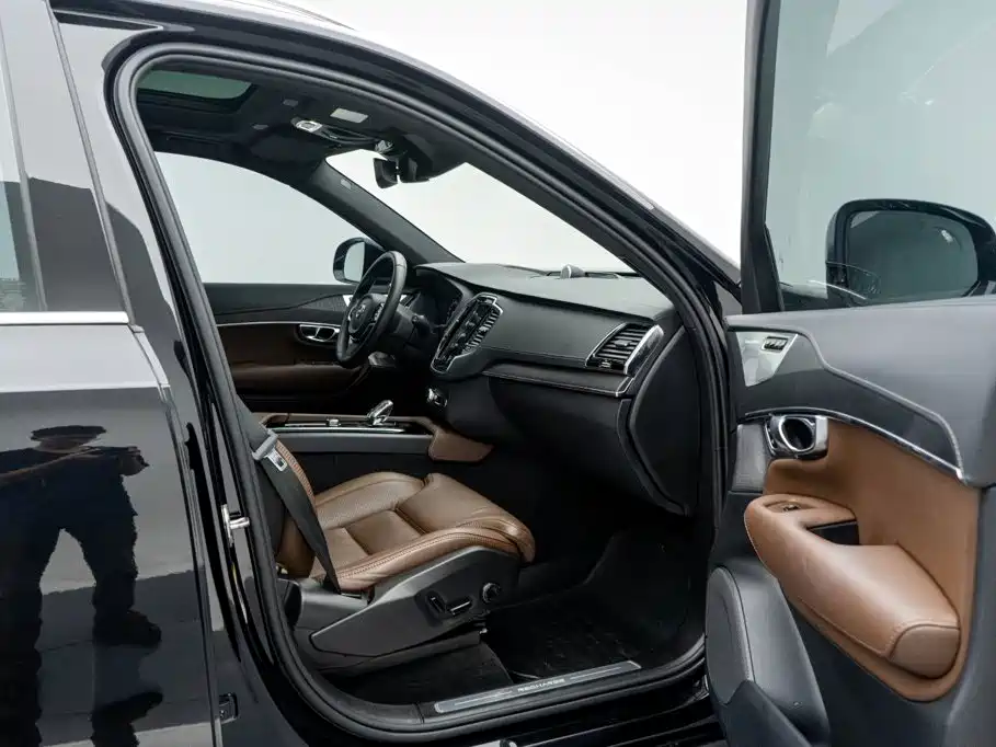 Volvo XC90 PHEV — миниатюра 24