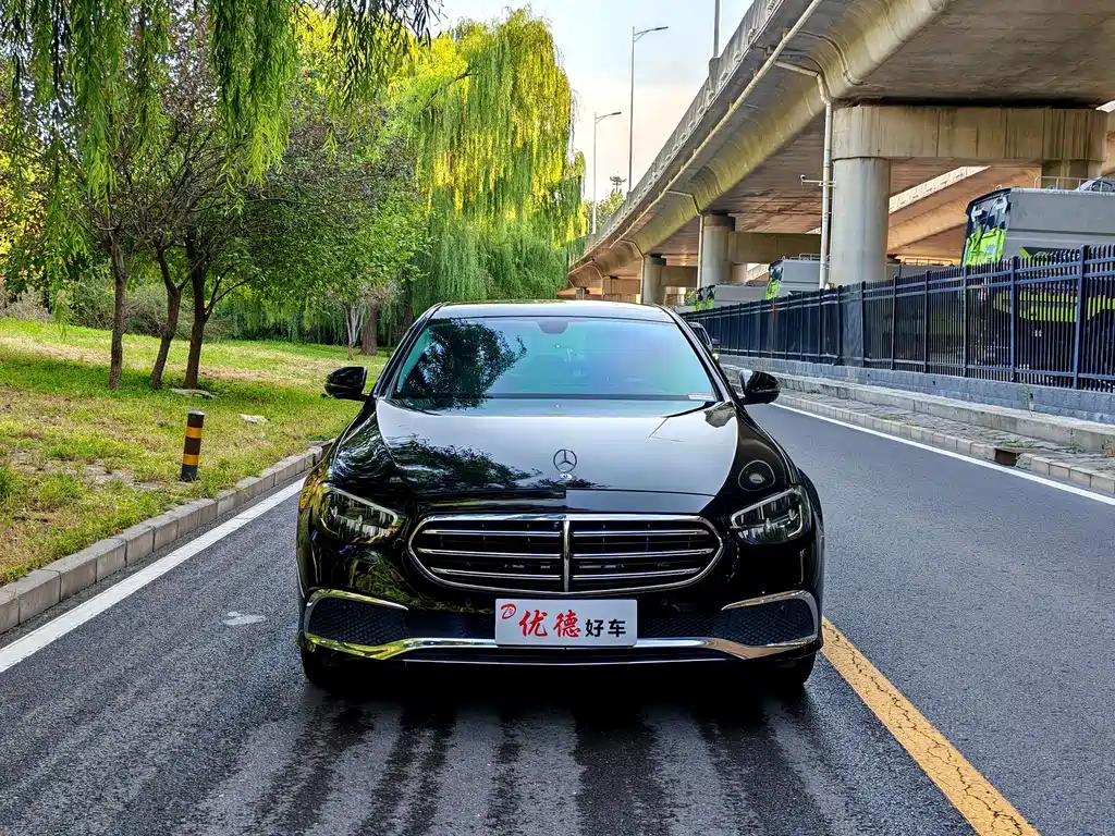 Mercedes-Benz E-Class — миниатюра 2