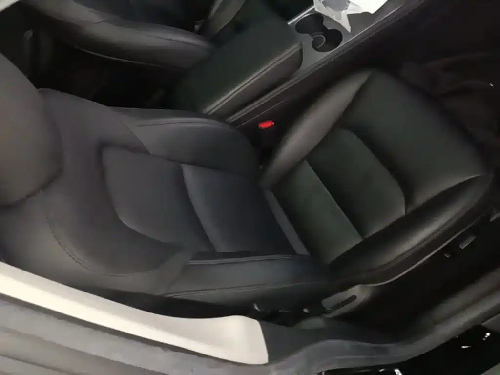 Tesla Model Y — миниатюра 25