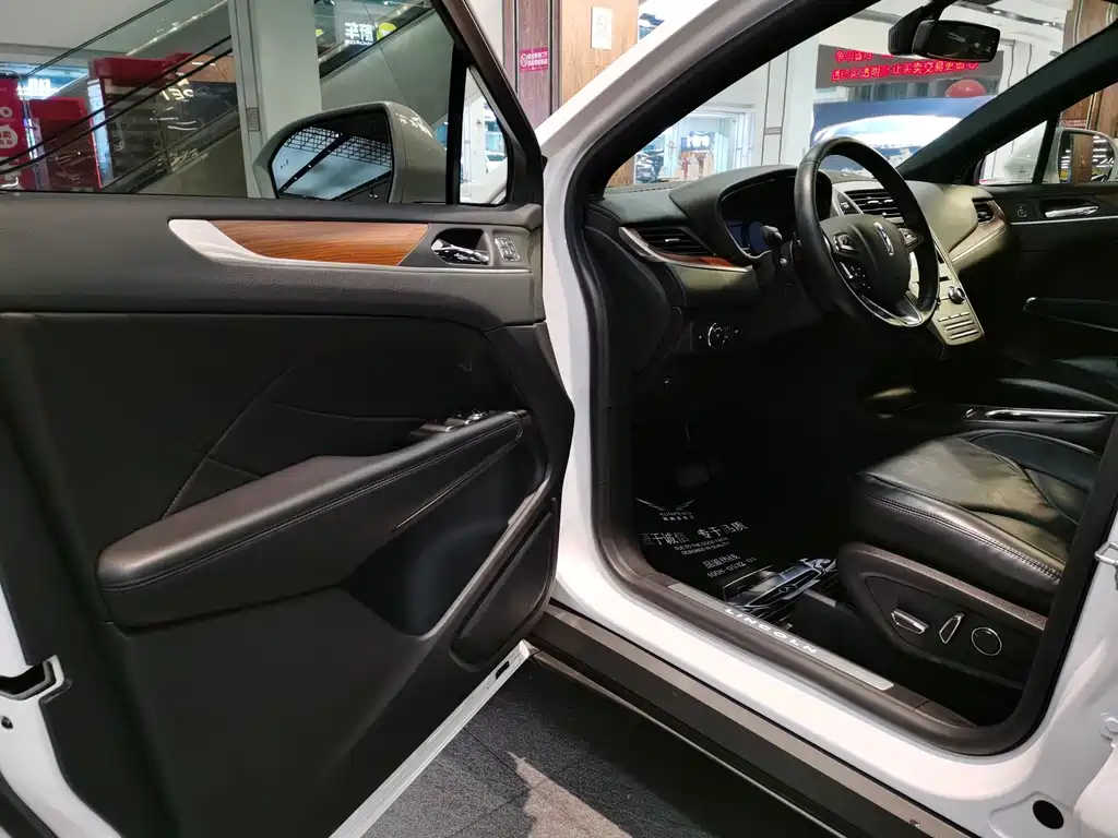 Lincoln MKC — миниатюра 5