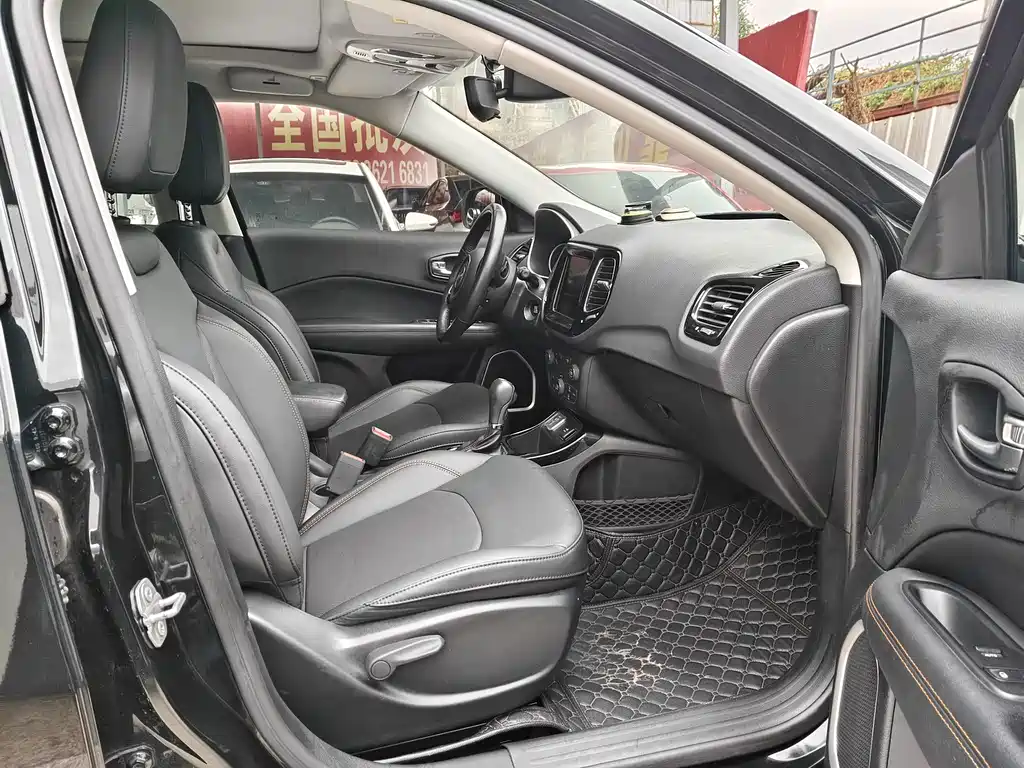 Jeep Compass — миниатюра 5