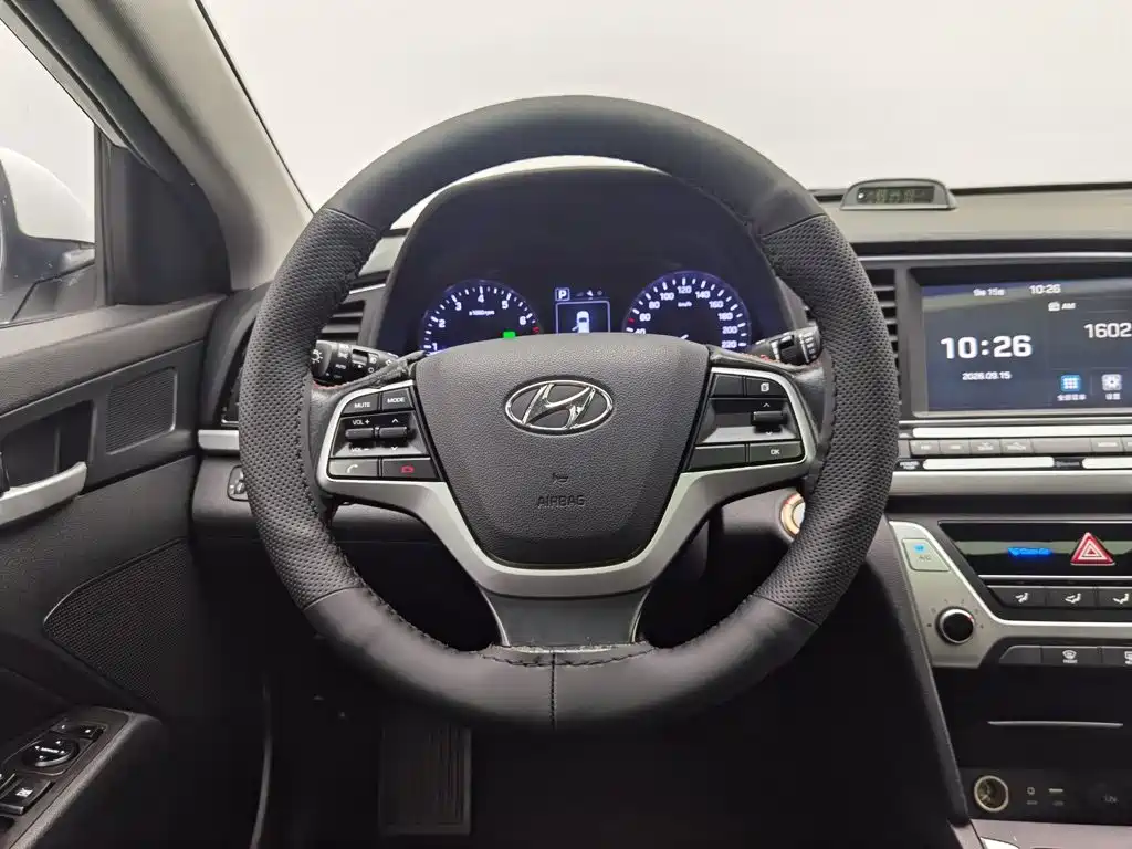 Hyundai Elantra — миниатюра 11