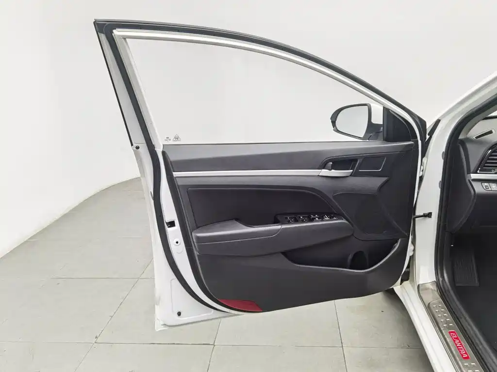 Hyundai Elantra — миниатюра 8