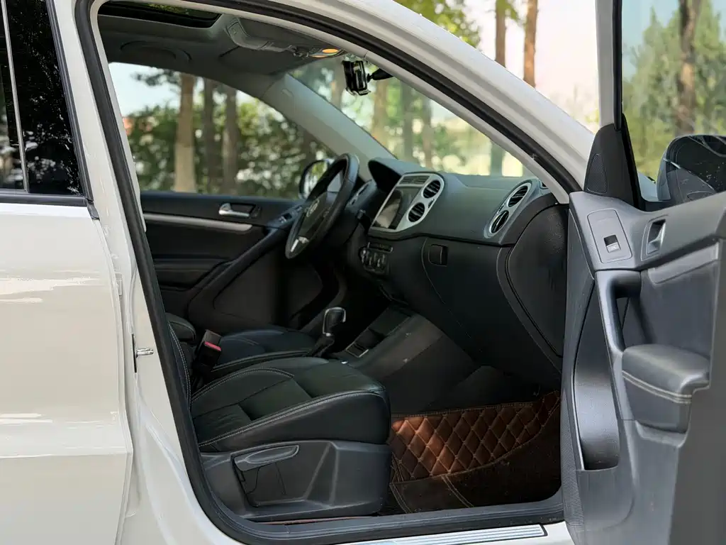 Volkswagen Tiguan - фото 10