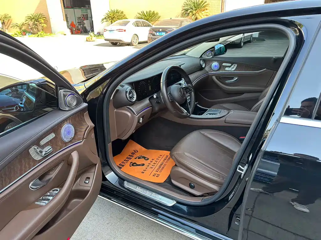 MERCEDES-BENZ E CLASS