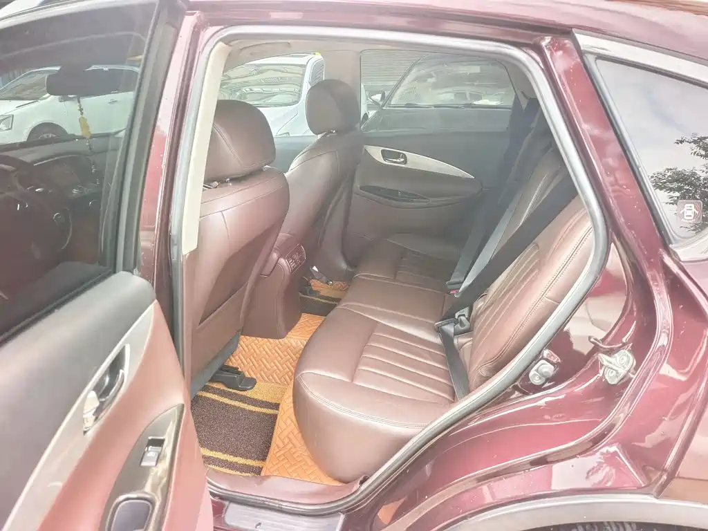 Infiniti EX — миниатюра 5