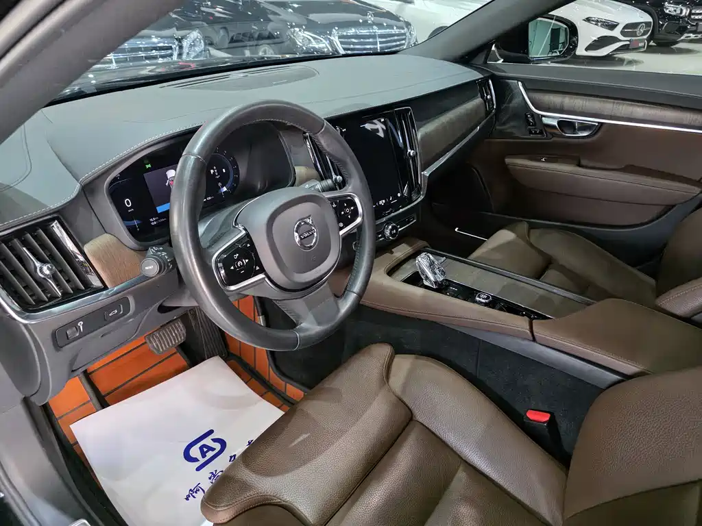 VOLVO S90