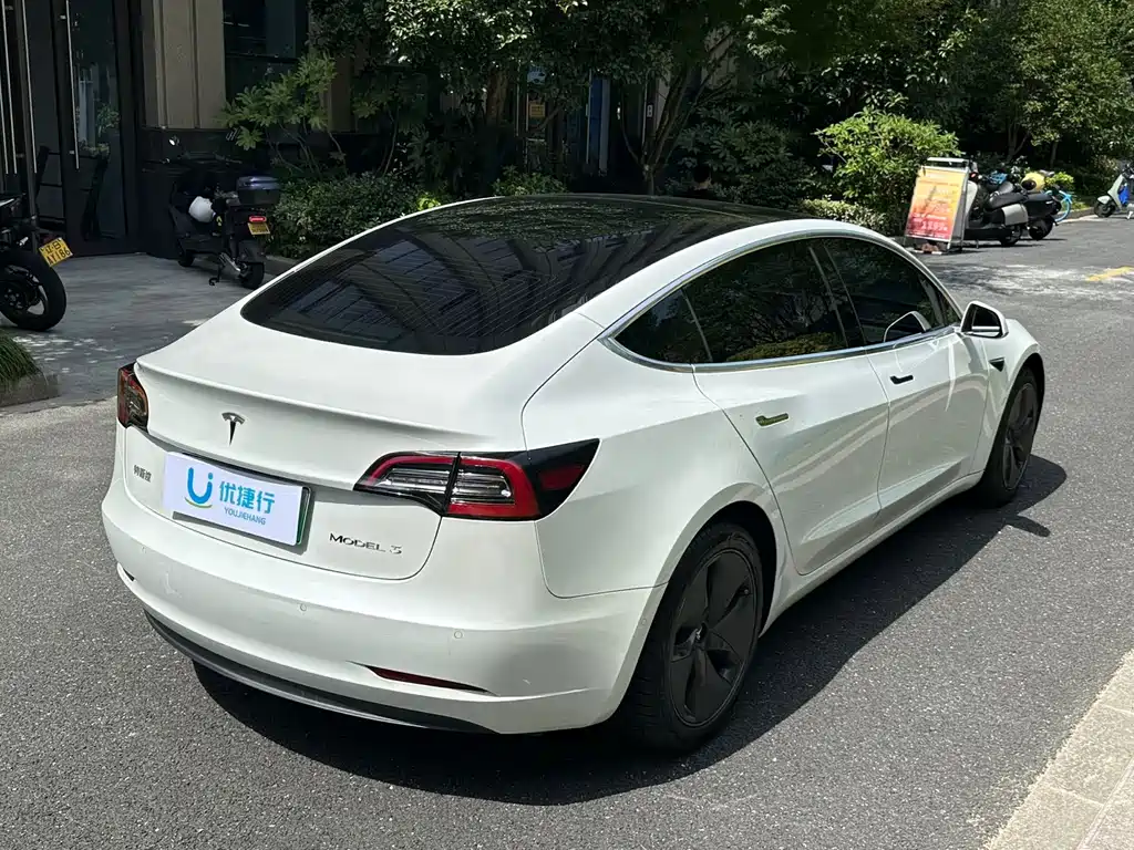 Tesla Model 3 — миниатюра 4