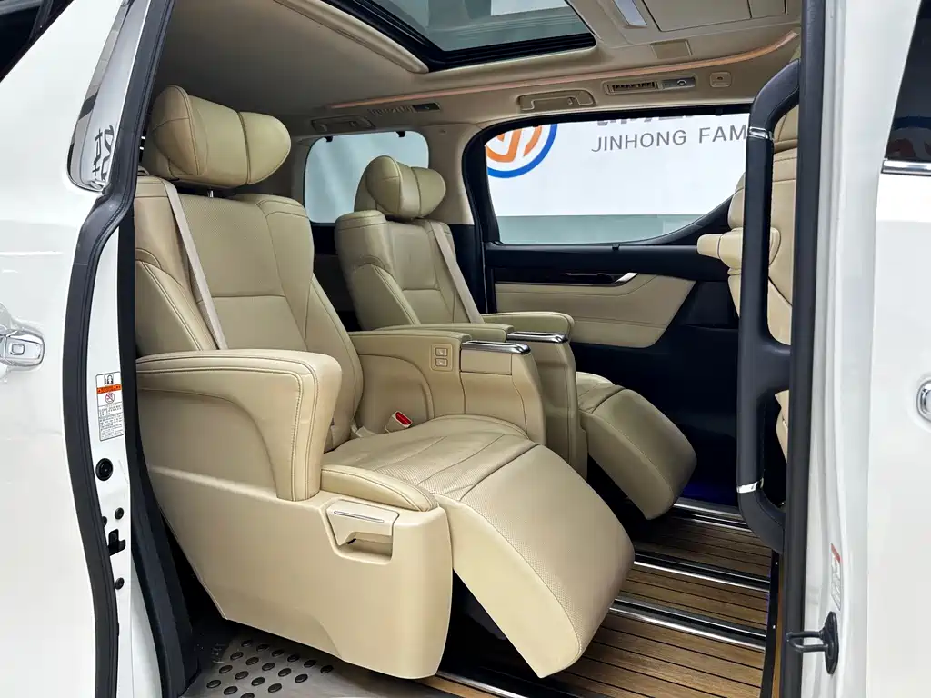 Toyota Alphard — миниатюра 22