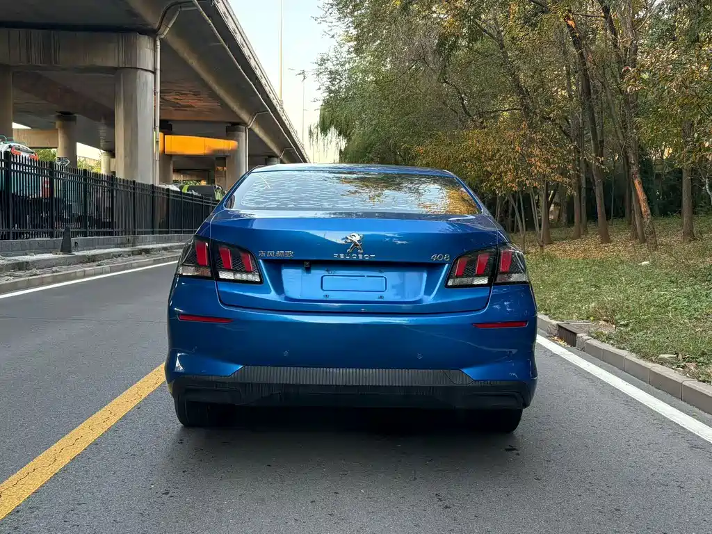 PEUGEOT 408