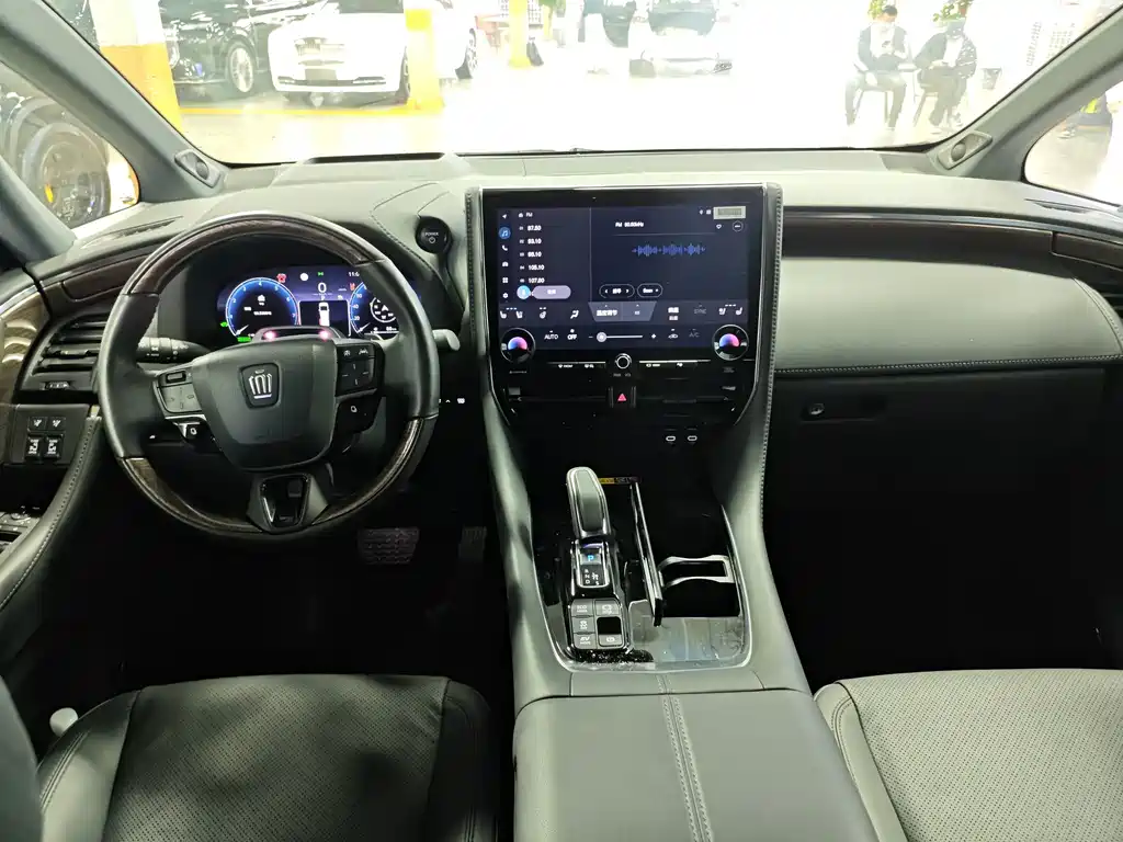 Toyota Vellfire — миниатюра 7