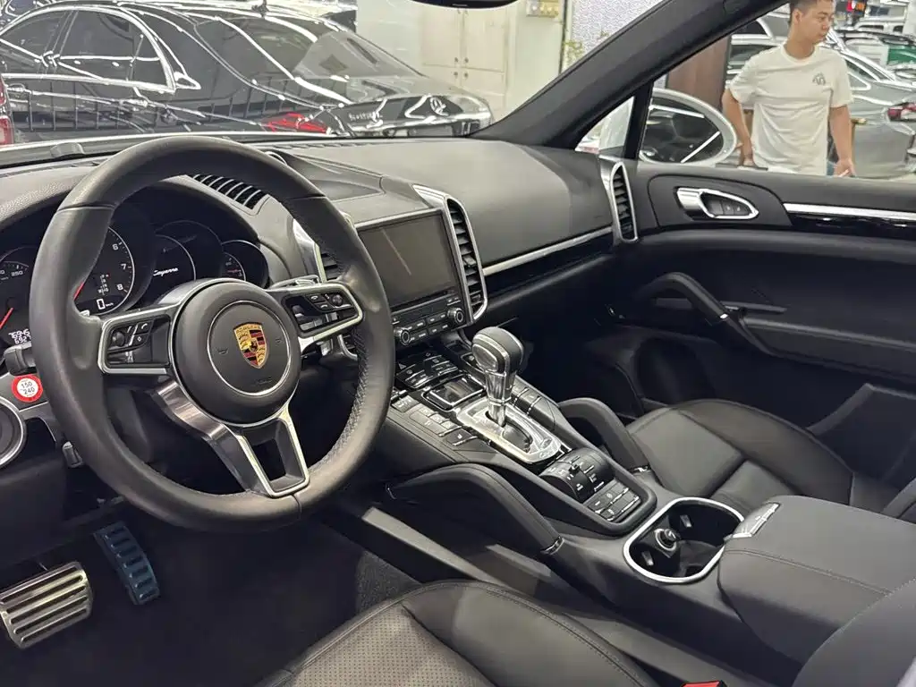 Porsche Cayenne — миниатюра 5