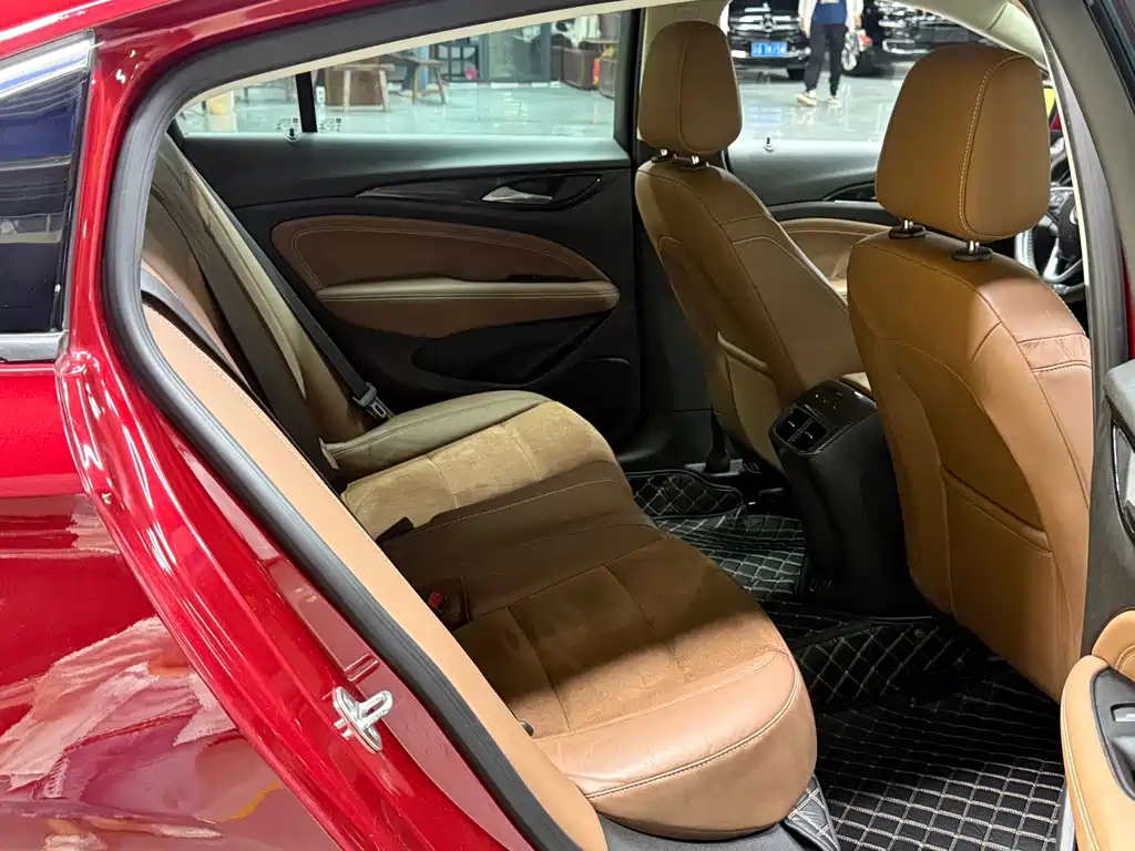 Buick Regal — миниатюра 10
