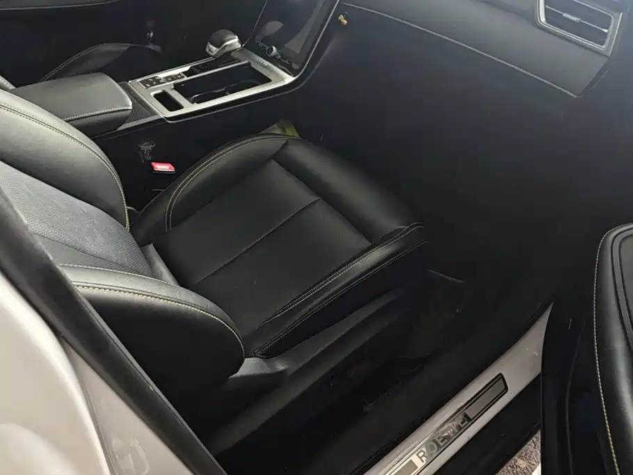 Roewe RX5 New Energy — миниатюра 8