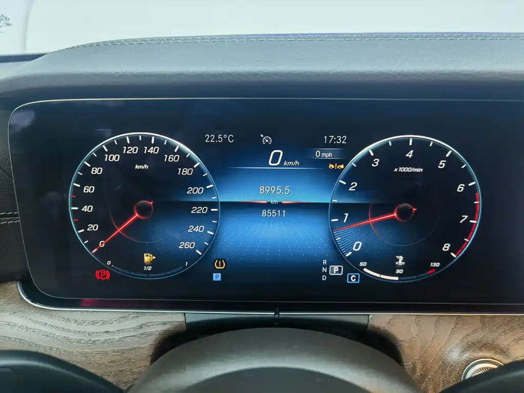Mercedes-Benz E-Class — миниатюра 8