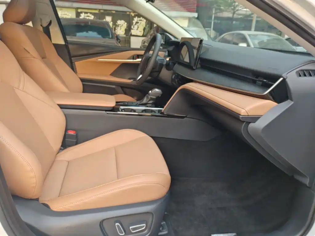 Toyota Camry — миниатюра 5