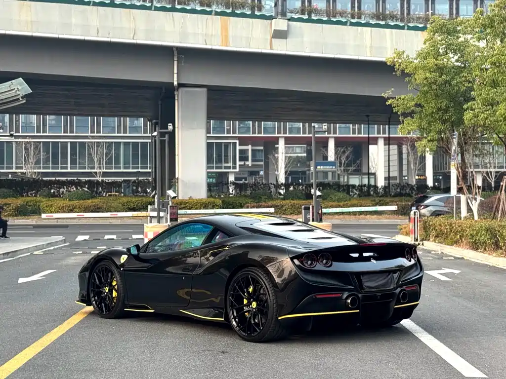 Ferrari F8 — миниатюра 7