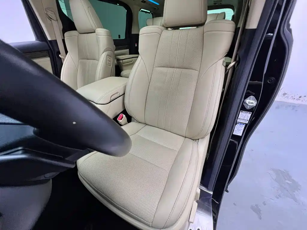 Toyota Vellfire — миниатюра 4