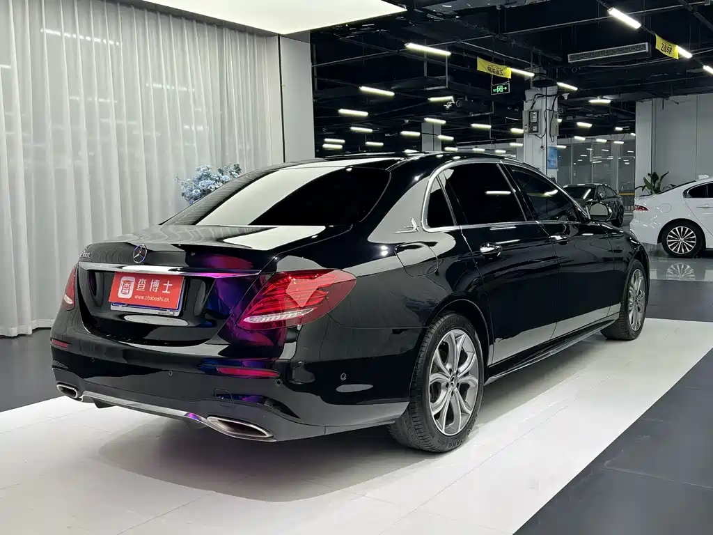Mercedes-Benz E-Class — миниатюра 9