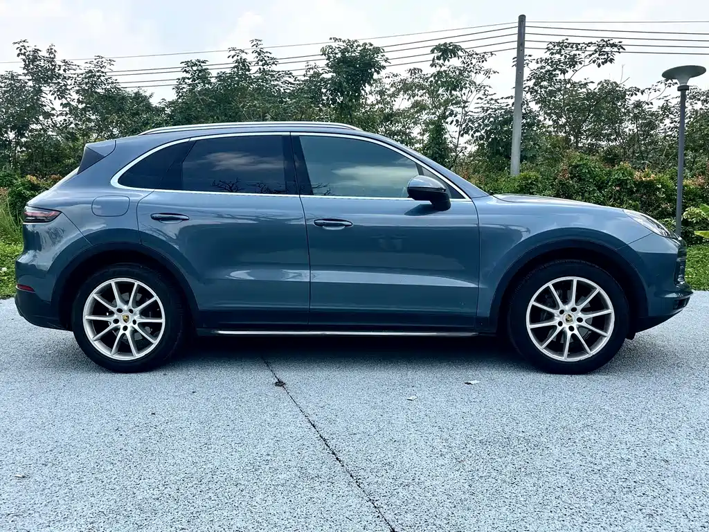 Porsche Cayenne — миниатюра 7