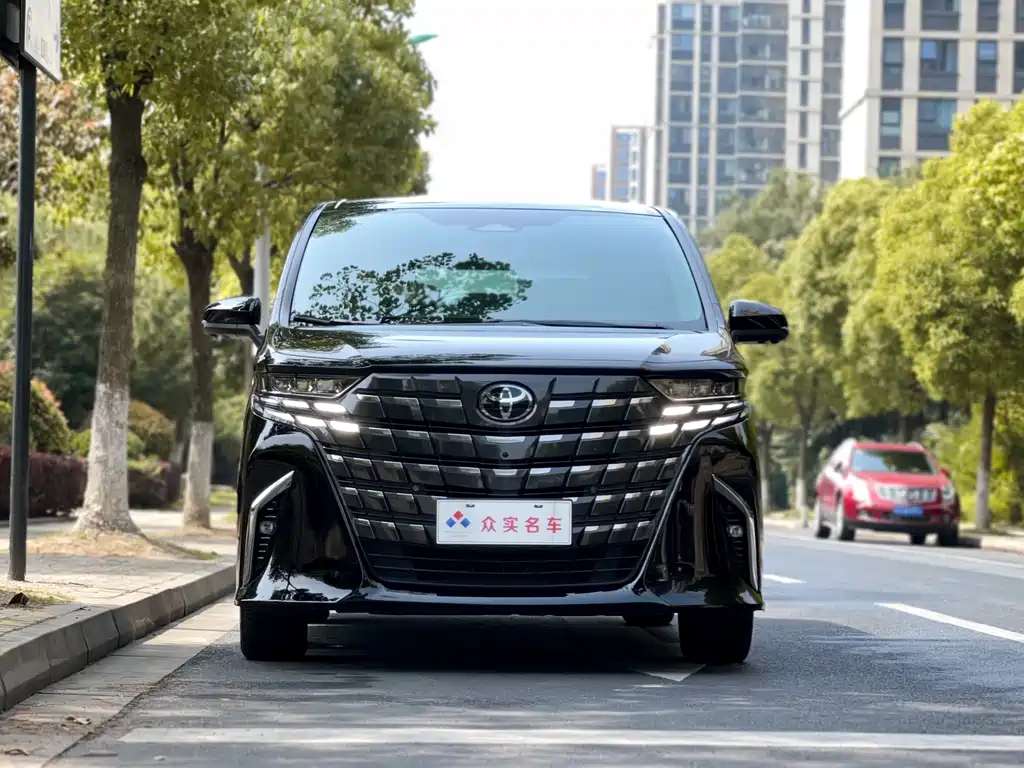 Toyota Alphard — миниатюра 2