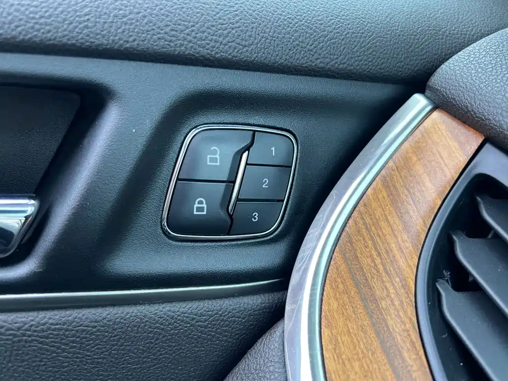 Lincoln MKC — миниатюра 25