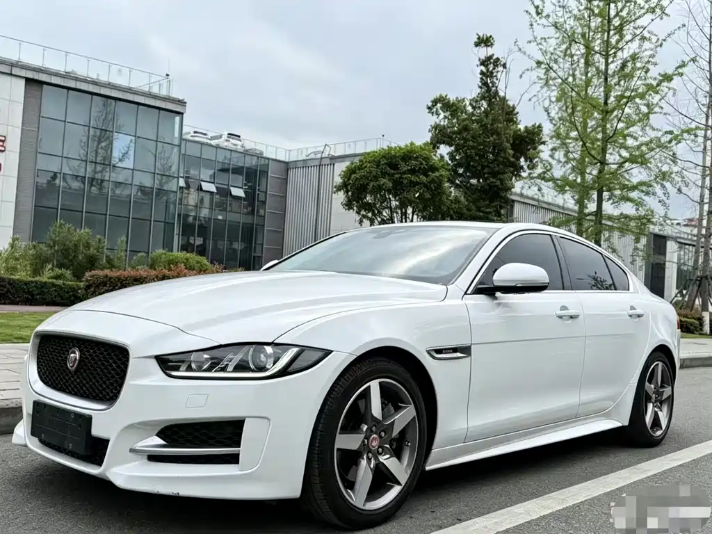 Купить Jaguar XE