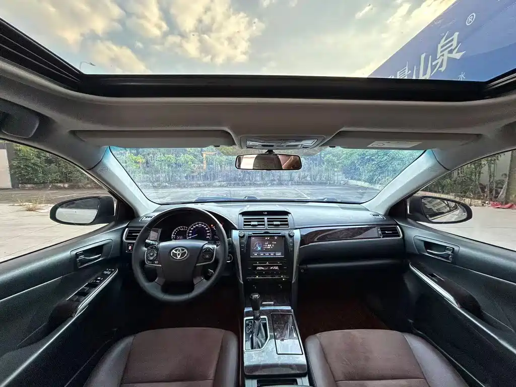 Toyota Camry — миниатюра 7