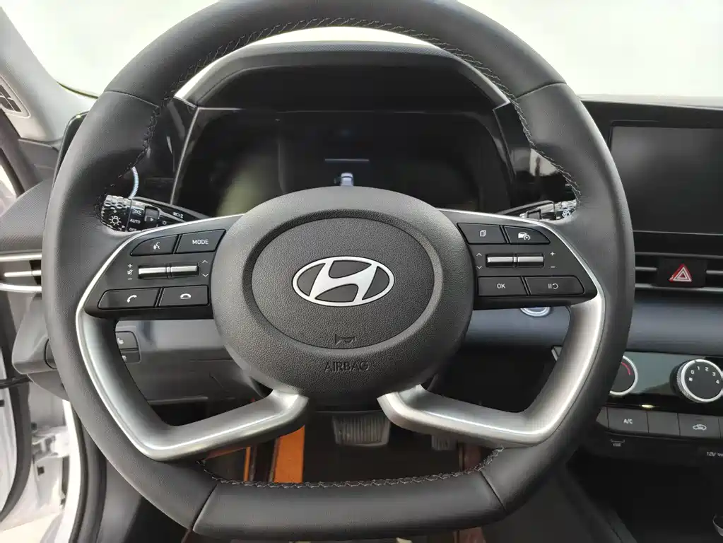 Hyundai Elantra — миниатюра 8