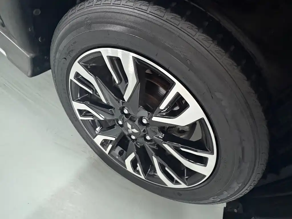 Mitsubishi Outlander — миниатюра 5