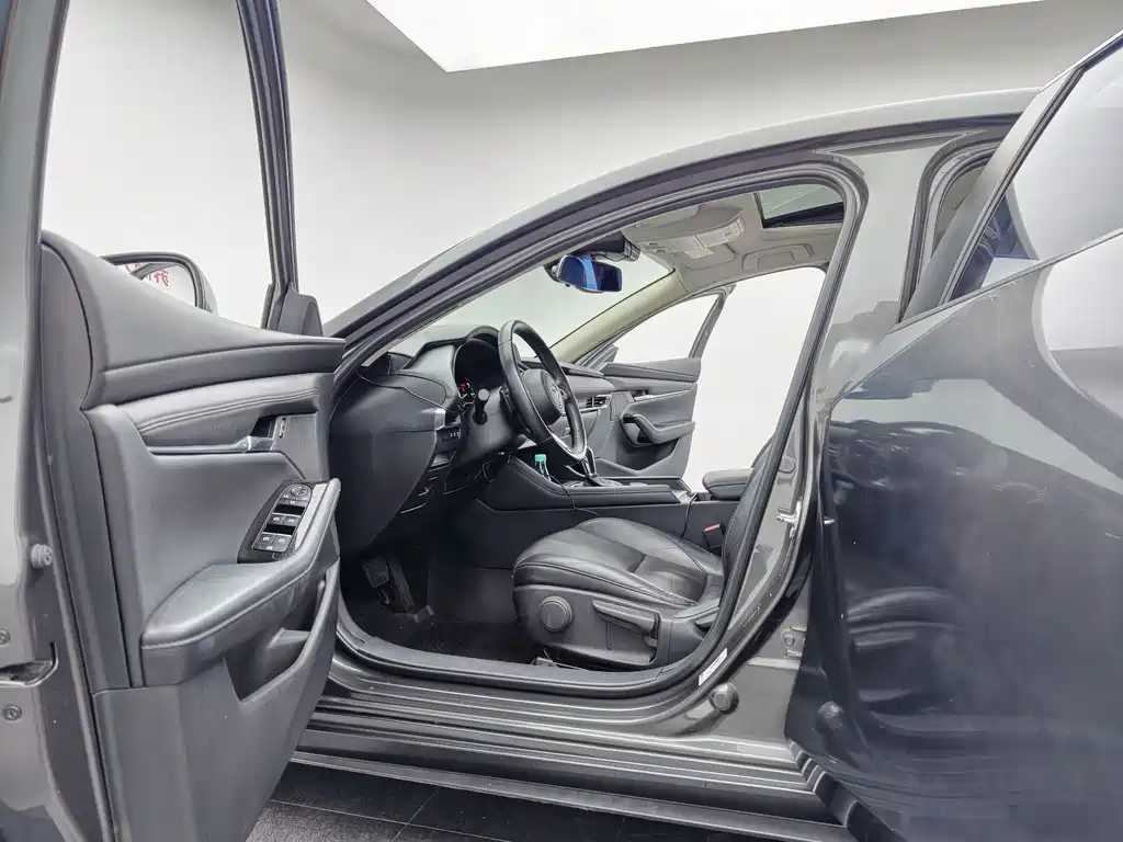 Mazda Mazda3 3 2021 2.0L AT