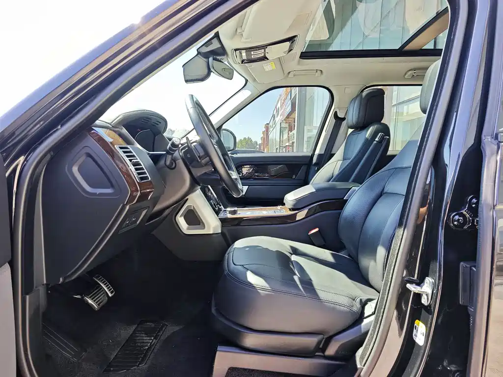 Land Rover Range Rover 2022 3.0 L6 360PS