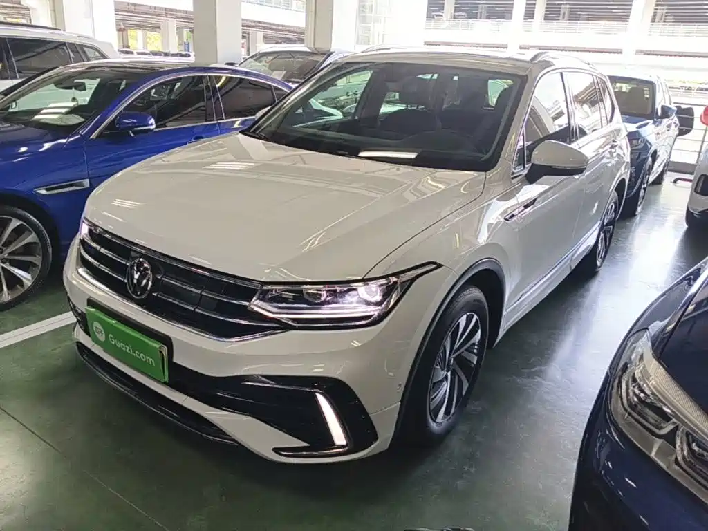 Volkswagen Tiguan L PHEV — миниатюра 2