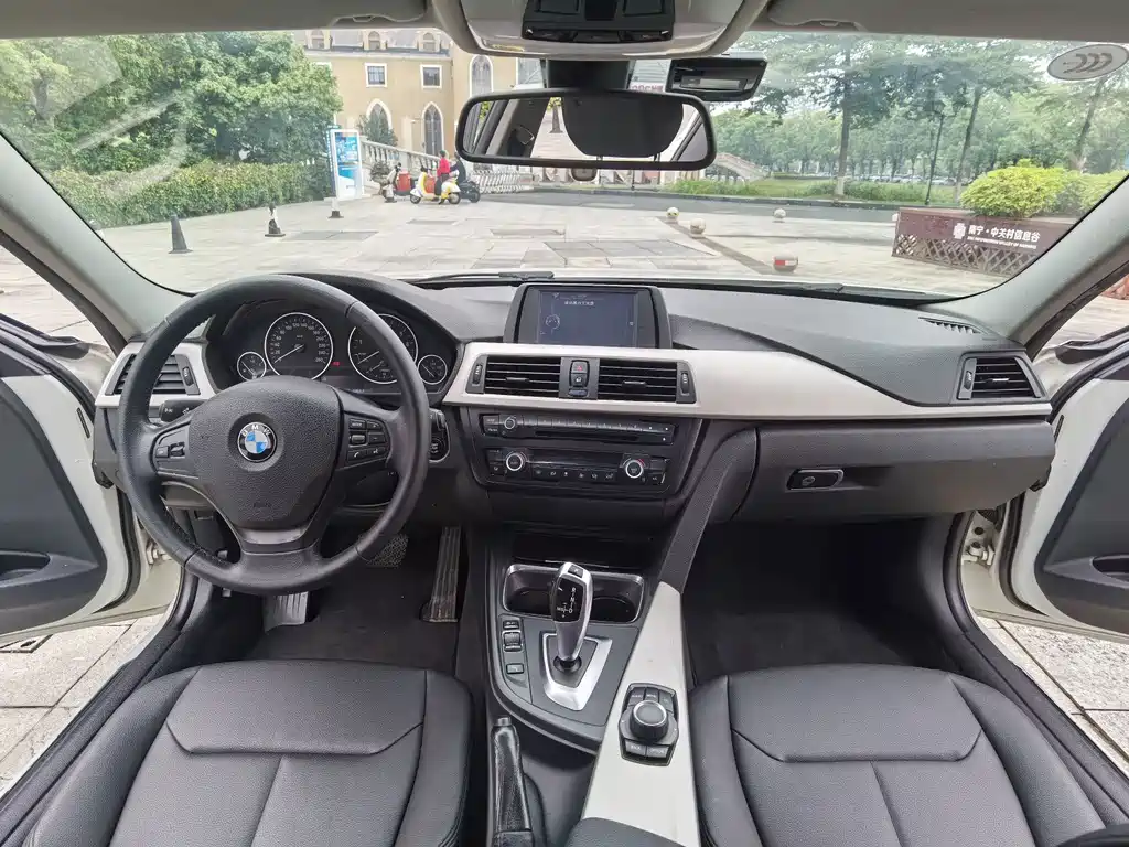 BMW 3 Series — миниатюра 8
